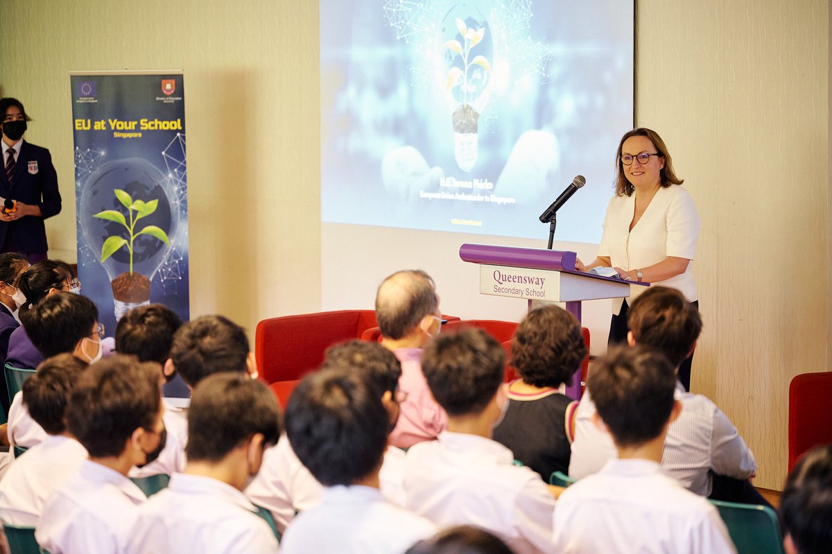 Ambassador Iwona Piórko speaking about the European Union to students of Queensway Secondary School  .jpeg