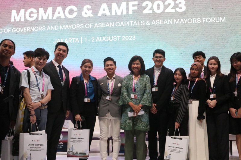 Cover - Young ‘Urban Heroes’ introduce regional campaign against waste at ASEAN Mayors  Forum